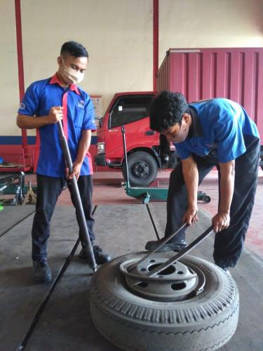 Bongkar Pasang Ban