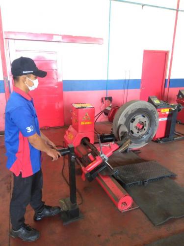 Bongkar Pasang Ban